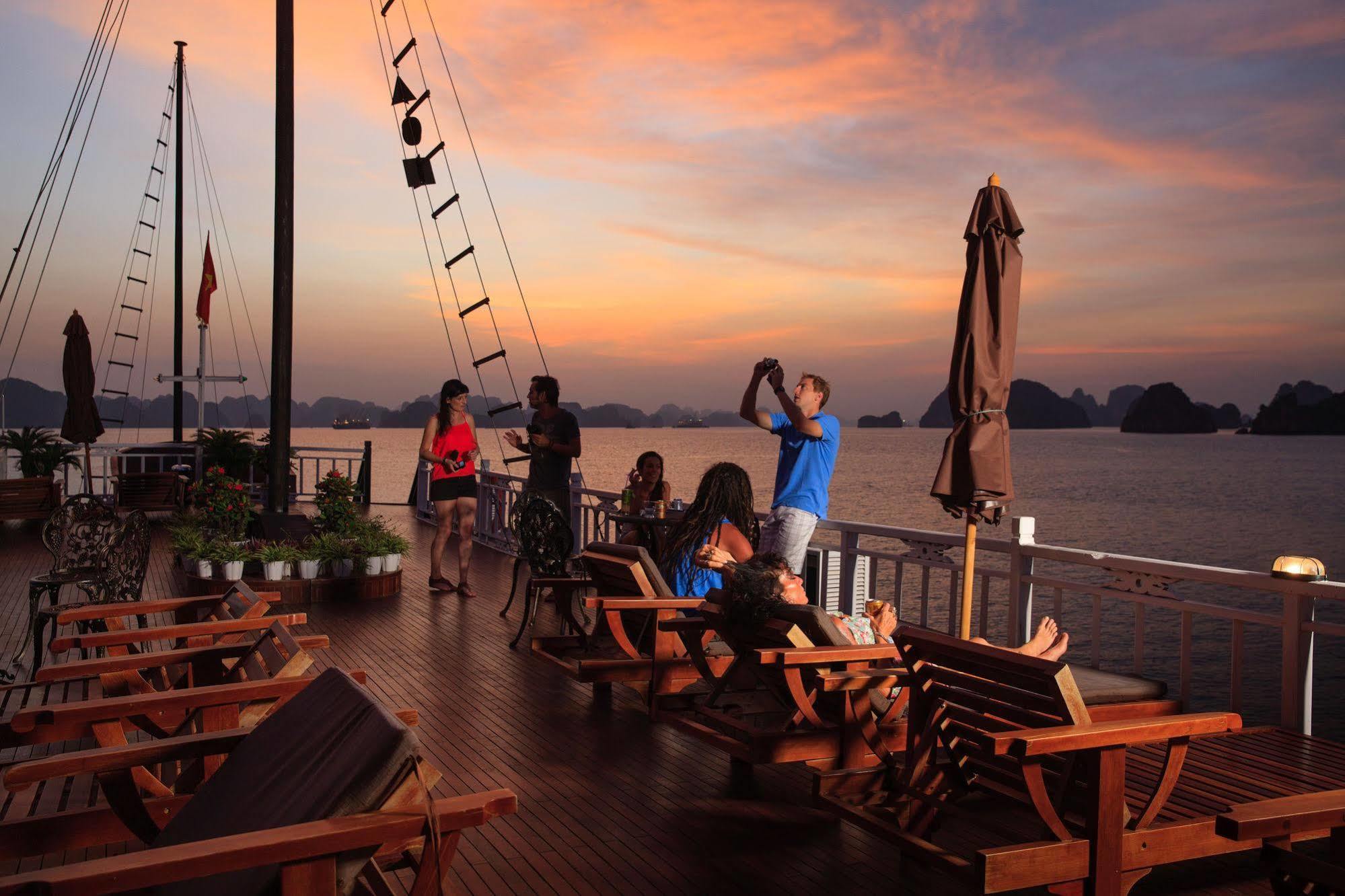 Garden Bay Luxury Cruise Hotel Ха Лонг Екстериор снимка